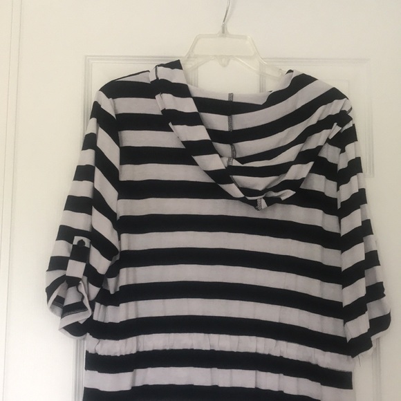 👙VENUS Black &White Striped Bathing Suit Cover👙 - Picture 8 of 9